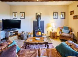 Romantic Country Cottage with log burner, garden patio, outdoor tub and country views- Brecon Beacons National Park