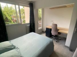 Chambre avec Salle de bain privée dans appartement partagé, alloggio in famiglia a Montpellier