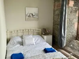Romantic Chapel Retreat in Snowdonia - Sea Views & Serenity