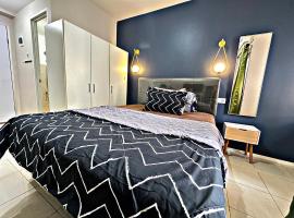 Nordic Studio Pool View Free Netflix at Apt Green Bay Pluit Tower E, hotel di Jakarta