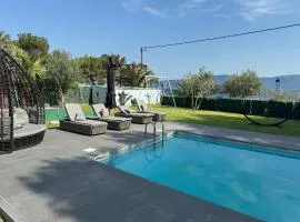 Zoza Luxury villa isthmia by the sea with private pool