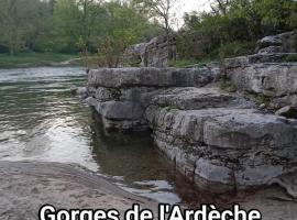 chambre d'h&ocirc;tes 25 M2 priv&eacute; et table d'h&ocirc;tes Ruoms 2