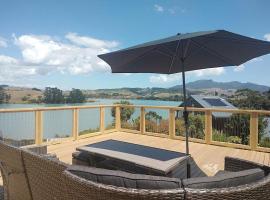 Bay and Karioi view in town โรงแรมในแรกแลนด์