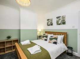 Vale House By EDEN Accommodation - 2 Bedroom Whole House, Sleeps 4 - NEWLY RENOVATED