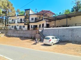 ๋์ฆ๋ค์ด์ ์์นํ ํธํ
Monarch Hills