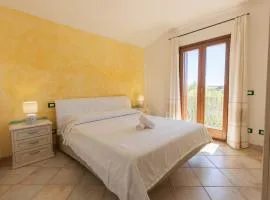 Charming Room with two beds -2 minutes to the beach-