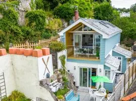 The Boathouse - Panoramic Sea View Retreat, near Town, Marina & Beach, with Parking