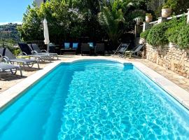 Casa con piscina privada y vistas al mar cerca de Sa Riera, hôtel à Begur