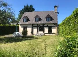 Daisy Cottage with seasonal Swimming Pool