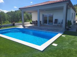 Villa Boni، فندق في Krneša