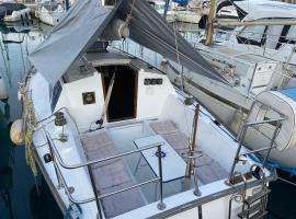 Joli Voilier – łódź w mieście Antibes