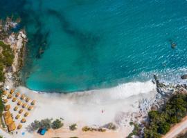 Aegean Beachfront House โรงแรมใกล้ Dystos Lake ในPetriaí