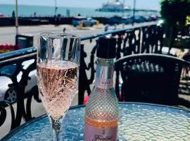 "The Celebration" Balcony Seafront Apartment