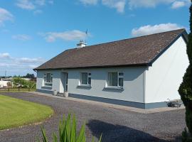 Home from home in East Galway，Ballycrossaun的度假住所