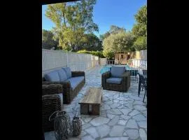 Charmant mazet avec piscine privée proche plage et commerces à trois mn à pied à la Croix Valmer