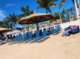 VaeTropicalParadise Free Beach & Pool Access, hotel v mestu Discovery Bay