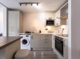 Modern 2 Bed Apartment Near Gatwick, apartment in Crawley
