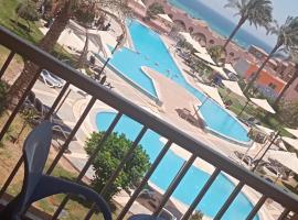 porto south beach عائلات فقط, Ferienwohnung mit Hotelservice in Ain Suchna