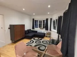 Modern 2 Bed Flat in Rochester