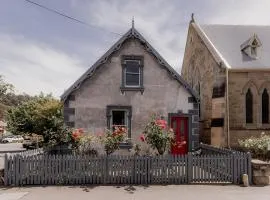 The Cutest Cottage In Town - South Hobart