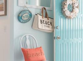 Charming 3BR 2 bath beach bungalow with hot tub!, hotel en Hilton Head Island
