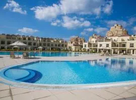 Spacious, Cozy Villa with Pool Access