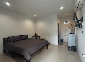 พิเศษรีสอร์ท อุตรดิตถ์ Piset Resort，Ban Ko Mamuang的住宿