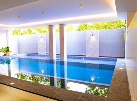Dreamweavers Hotel by RedDoorz, hotel v destinaci Mambucal