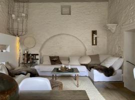 La maison sur la place, hotel i Penne-dʼAgenais