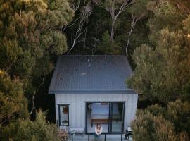 Treehouse Hideaway, cabaña o casa de campo en Opua