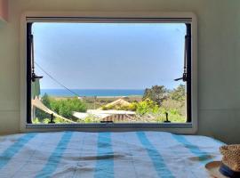 Countryside, beach view glamping caravan, hotel with parking in HaBonim