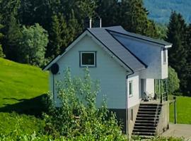 Holiday home among the pearls of Norway, cottage di Stranda