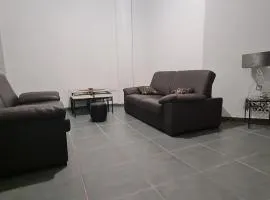 T3, 65 m2, La Seyne sur Mer,300m du port, Terrasse et petite cour, 2 chambres et salon