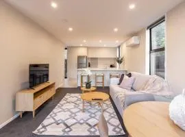 Brand New & Central Townhouse