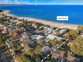 Spacious Ocean View Home in Noraville, golfhotell i Norah Head