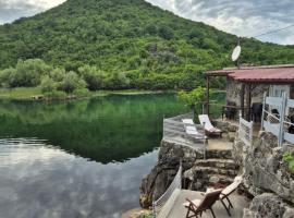 Old house, Skadar Lake, hotell med parkering i Cetinje