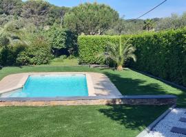 Meublé 2P 40 m2 dans villa avec piscine à Vallauris, 4 km de la mer, hotel en Vallauris