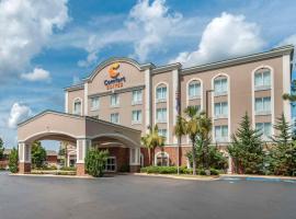 Comfort Suites Airport, hotel v destinaci Luckney