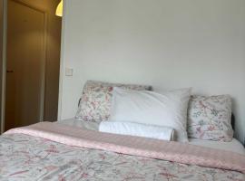 Cozy Corner near Paris La Defense Grande Arche, hotel v destinaci Courbevoie