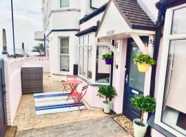Bexhill Stunning 2 bedroom Sea Front Bungalow, מלון בבקסהיל