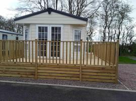 Forestbrook - Cheerful two bedroom tiny house, hotel v destinaci Carlisle