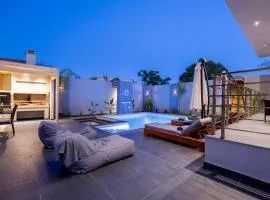 Μr & Μrs Grey Villas - Ultra-Luxury Complex of Two Private Villas with Pools and PS5, Near Laganas By Villa Mana Gers