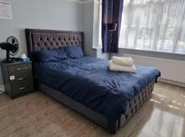 Rowan Crescent's Luxury Stay-In4