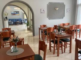 Isidora Hotel, hotel v mestu Agia Marina Aegina