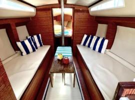 Barca a Vela Blue Marlin、ロジニャーノ・ソルヴァイの船上ホテル