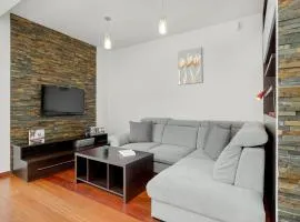 Gamers' Paradise - Modern Apartment with Parking in Cracow by Noclegi Renters