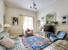 GuestReady - Classic Charm near Holyrood Park, hotel di Edinburgh