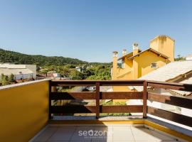 Casa em condo com piscina, a 300m da praia ALI024، فندق في فلوريانوبوليس