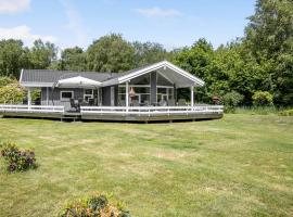 Stunning Home In Bogense With Sauna, hytte i Bogense