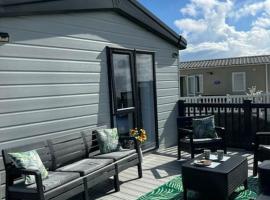 17 Sherringham Patrington Leisure Park private garden, parking, views, Hotel in Patrington